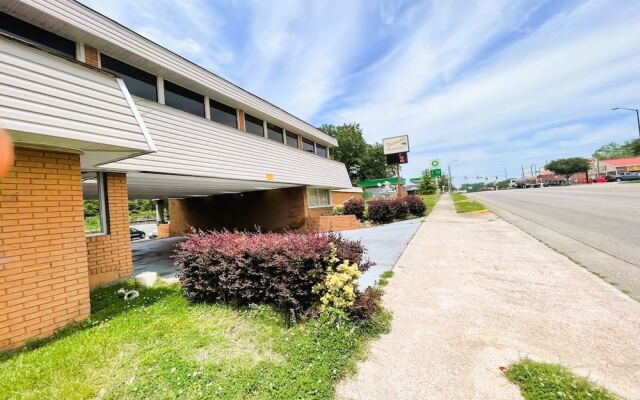 Palmetto Inn & Suites