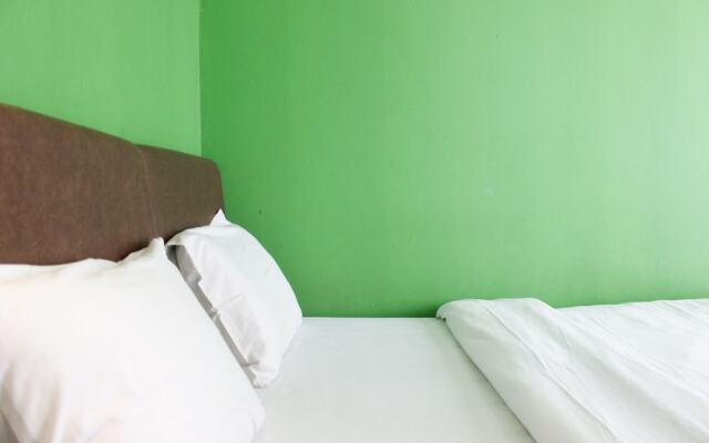 Compact Studio Room The Jarrdin Cihampelas Apartment