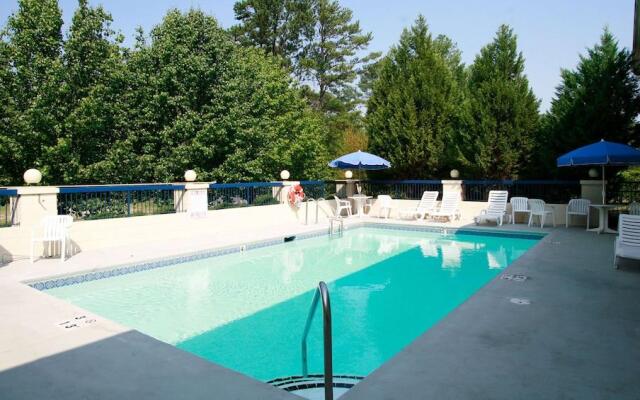 Super 8 by Wyndham Elberton