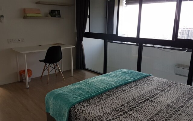 D'Latour Condo by LL