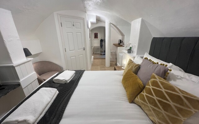 4 Berkeley Sq - YourApartment