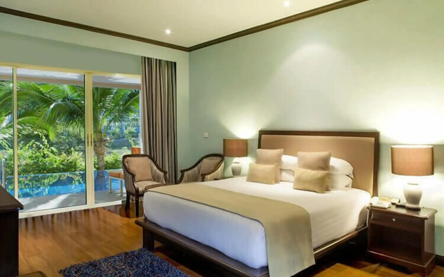 Sir James Resort