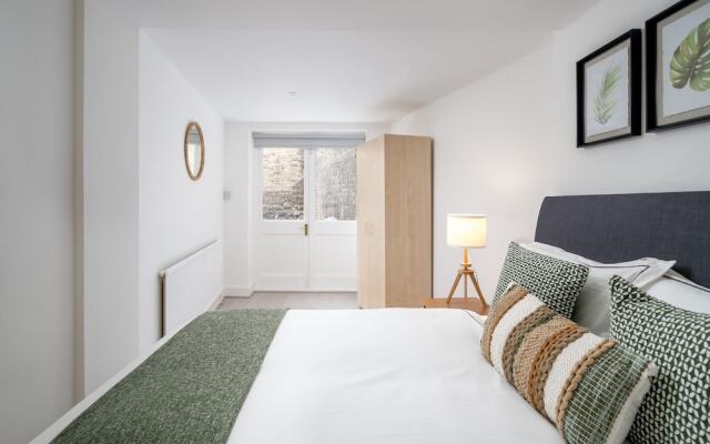 Russell Sq Suite 2 Bed Apartment