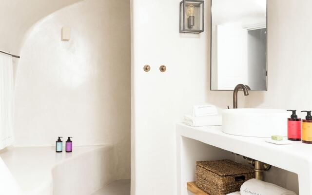 Armenaki -  Adults Only