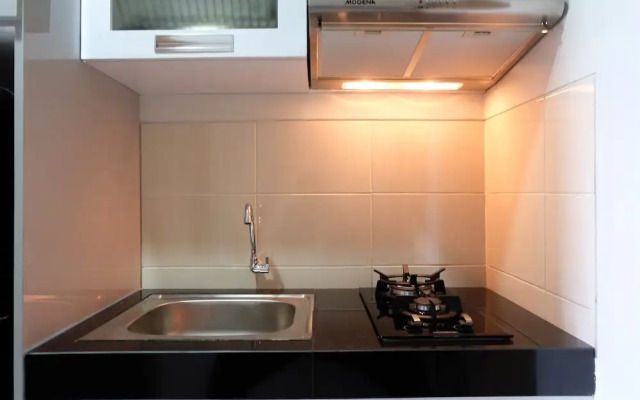 Comfy Studio Room @ Oasis Apartment By Travelio