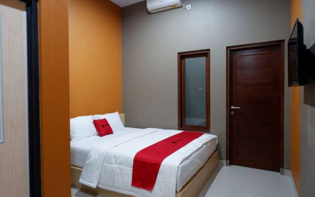 RedDoorz Syariah near Stasiun Tegal