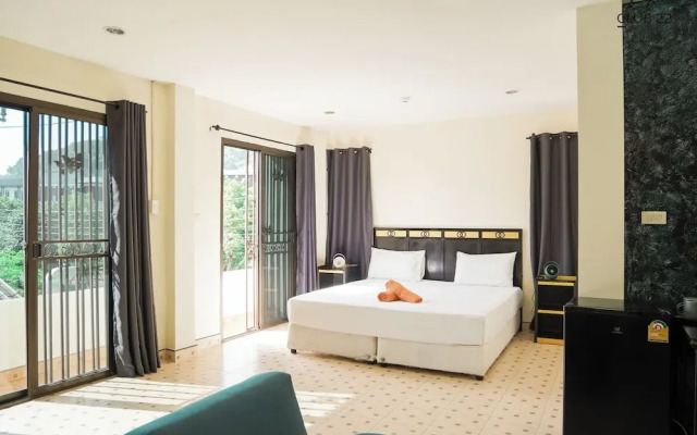 Club 22 Kamala Suites