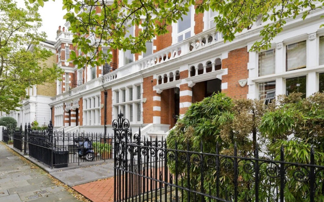 Spacious 3-bedroom Apartment in Earls Court