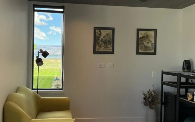 Pisa House Lakefront Boutique B&B