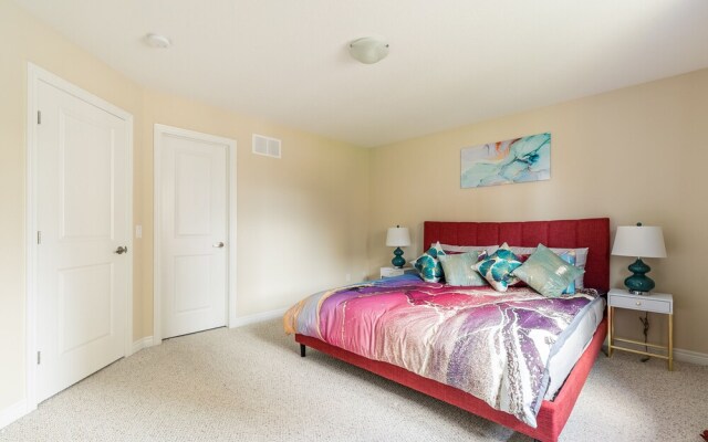 GLOBALSTAY. Modern Townhomes on Lake Ontario