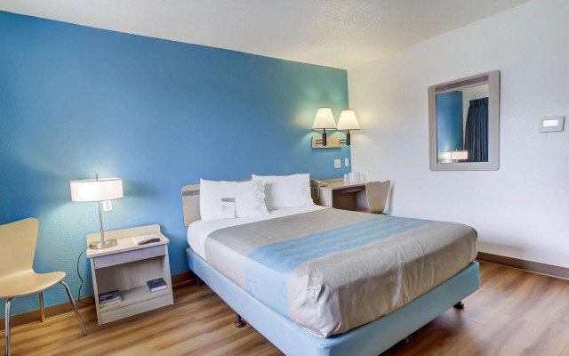 Motel 6 Coos Bay, OR