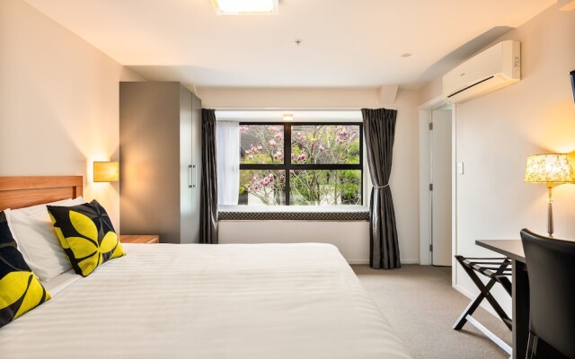 Quality Suites Alexander Inn