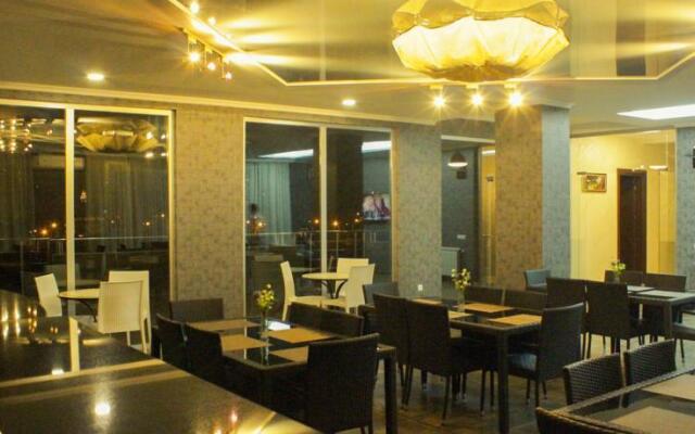 Hotel Holiday House Batumi