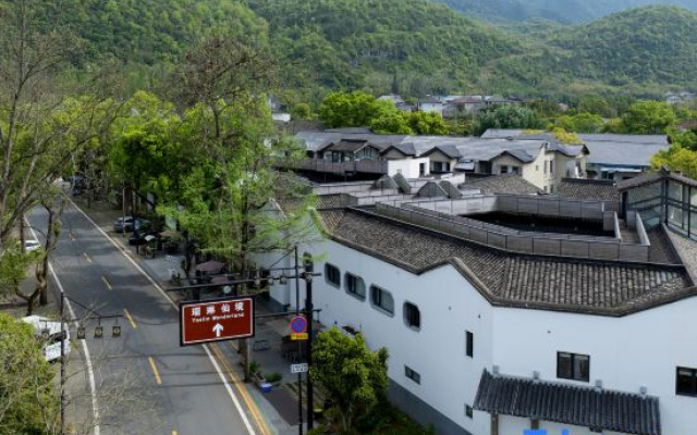 Light and wind ROOF Tangquan House (OMG Heartbeat Park Store) – Outside – Hangzhou