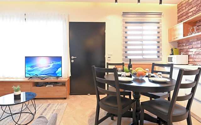 Anil's house - מתחם צימרים עם בריכה מקורה ומחוממת Zimmer with heated swimming pool