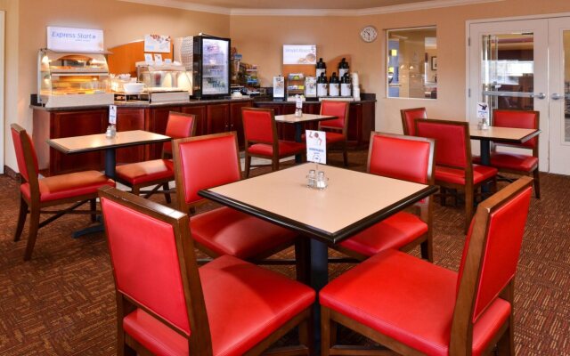 Holiday Inn Express & Suites Watsonville by IHG