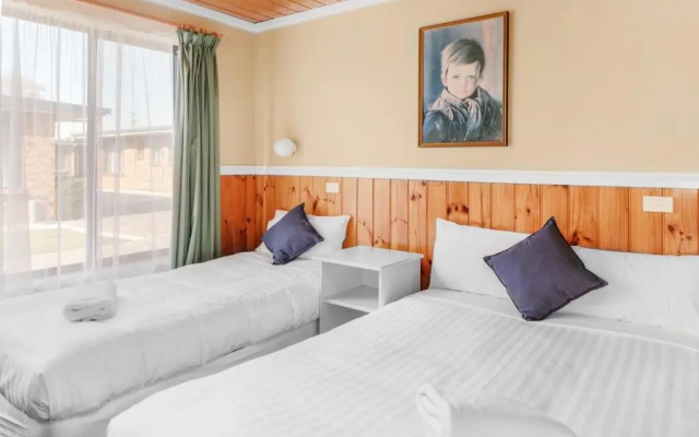 Kellraine Holiday Units