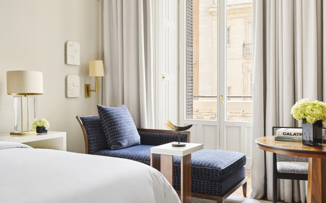 Отель Four Seasons Hotel Madrid