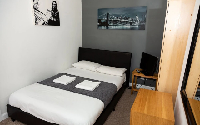 Alexander Apartments Rooms 2