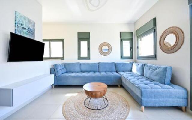 Sunny Sky Balcony - Gordon Beach- Ben Yehuda 114