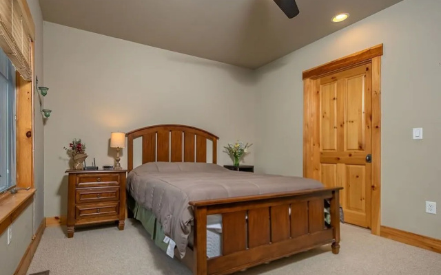 Summit Lodge