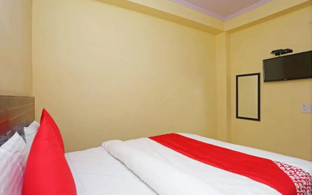 Akash Guest House by OYO Rooms