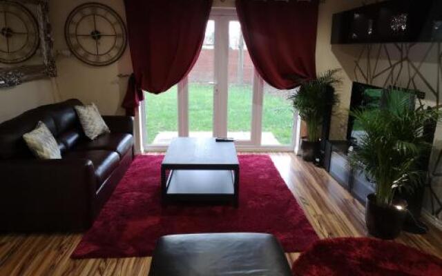 Nightingale Gardens - 4 Bed Detached House - Manchester