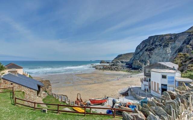 Lovely Holiday Home in Saint Agnes With Garden