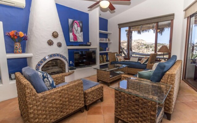 Casa Tranquila Only Steps to The Ocean 5-bedrooms Sleeps 9