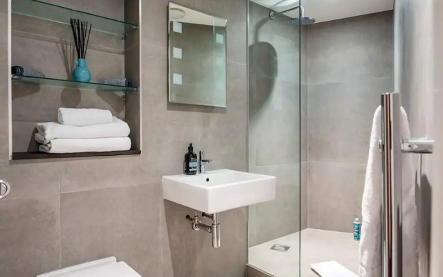 The Urban Minimalist- Notting Hill 2 Bed