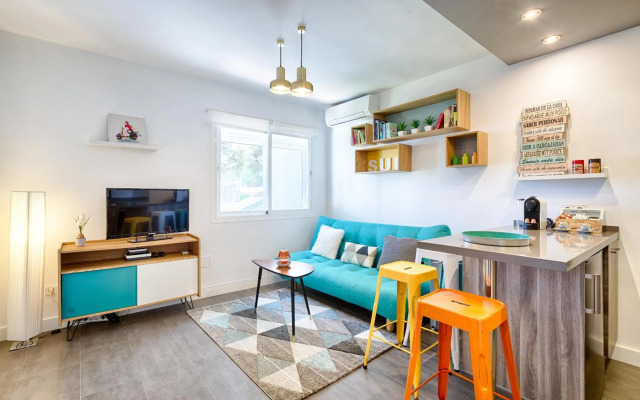 Beachside cosy apartment with pool