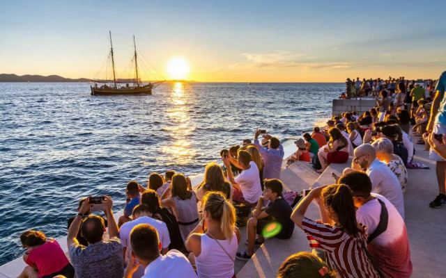 Rhythm Floating Hostel - Zadar