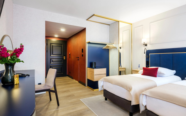 Hotel Golden Queen