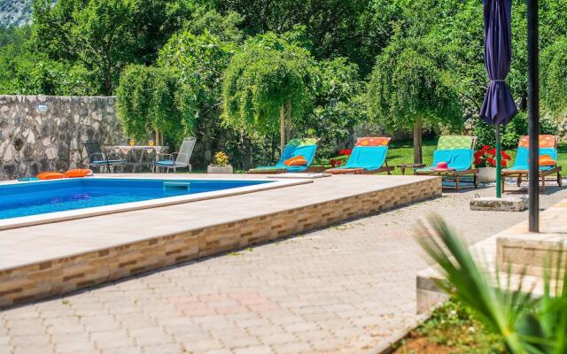 Stone House with Private Pool And Garden in Quiet Place