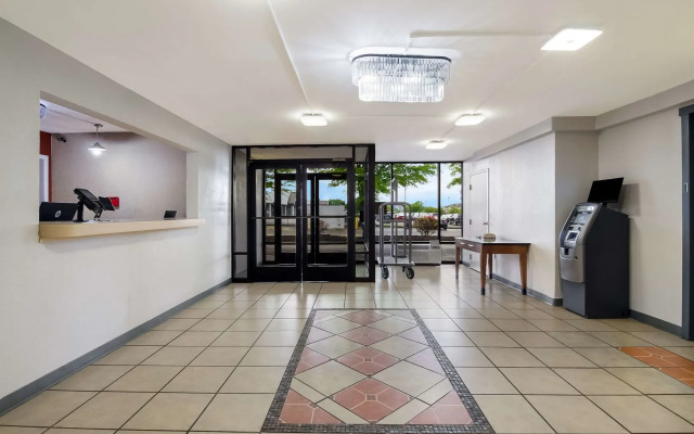 Spark by Hilton Roanoke Airport