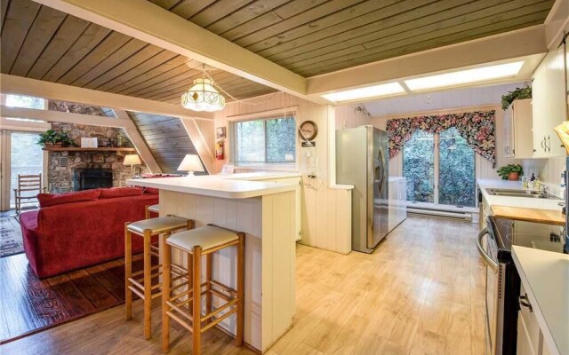 Echota 4 Bedroom Home with Hot Tub