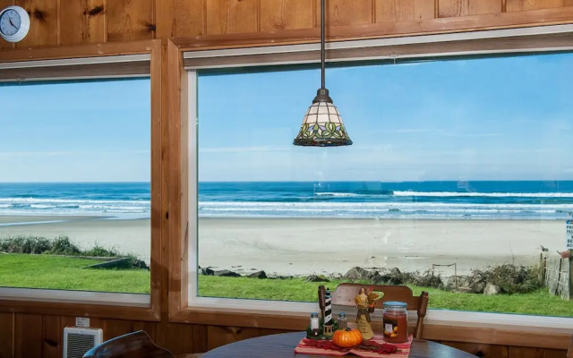 Beach Bungalow Roads End 2 Br cottage by RedAwning