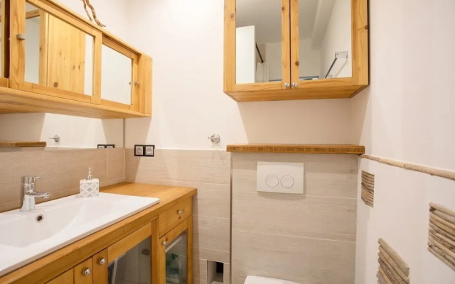 Grand studio face port et plage