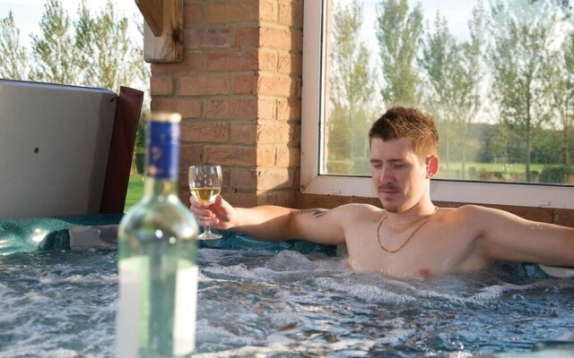 Treetops Cottages & Spa