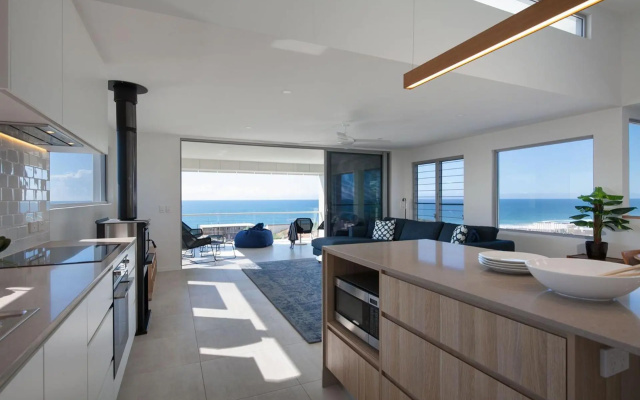 Coolum Beach Holiday House – Guest Rooms – Coolum Beach