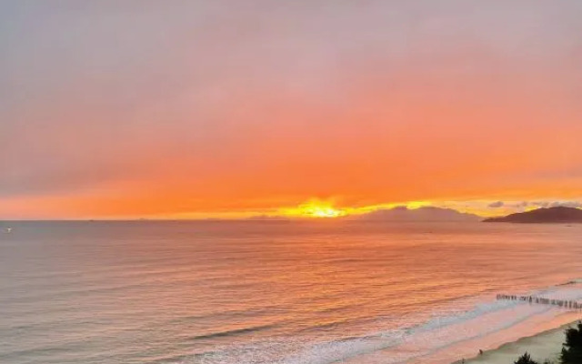 Ninghai Sunset Net Red Seaview Homestay (Vanke Shuangyuewan Branch)