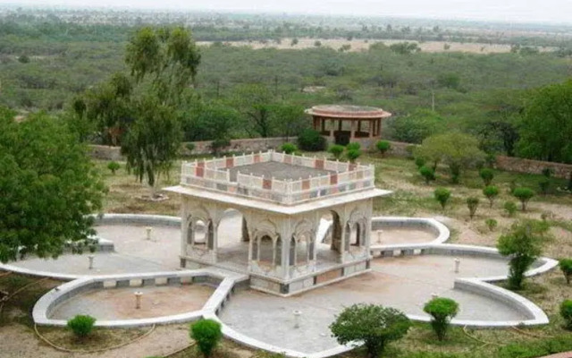 Sardar Samand Palace