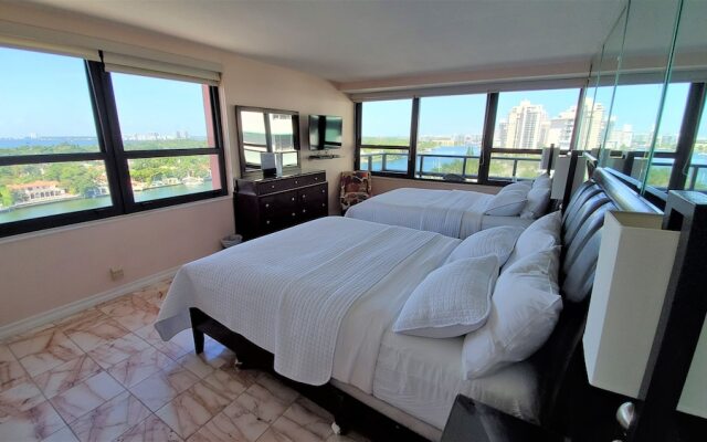 Alexander 1420 3 Bedroom Apts by RedAwning