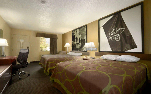 Super 8 by Wyndham Calhoun