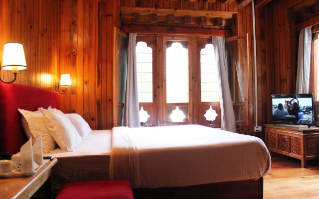 Pinewood Experiential stay and Hideouts