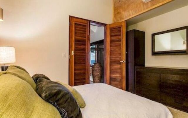 Waves on Shoal Bay Villa