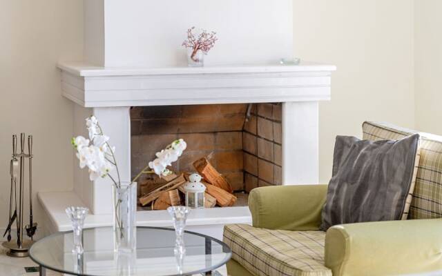 Lovely Family Holiday Home in Saronida Attikis near Beach