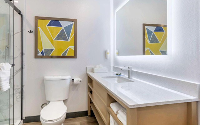 Comfort Inn & Suites Irvine Spectrum