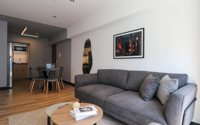 w Resplendent 2BR w Great Balcony in San Isidro