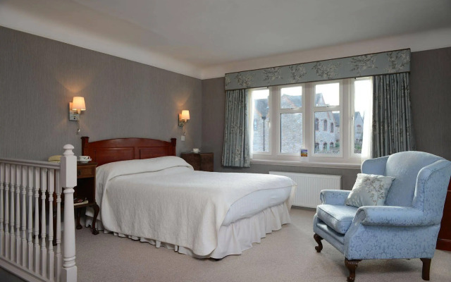The Raven Hotel